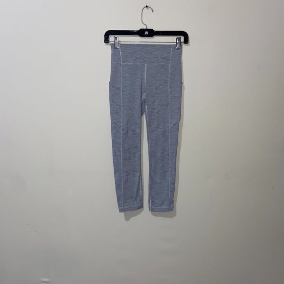 Lululemon Light Grey Space Dye Mid Rise Cropped Leggings - Size 2 - Picture 1 of 8